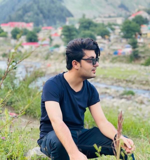 تصویر پروفایل علی
