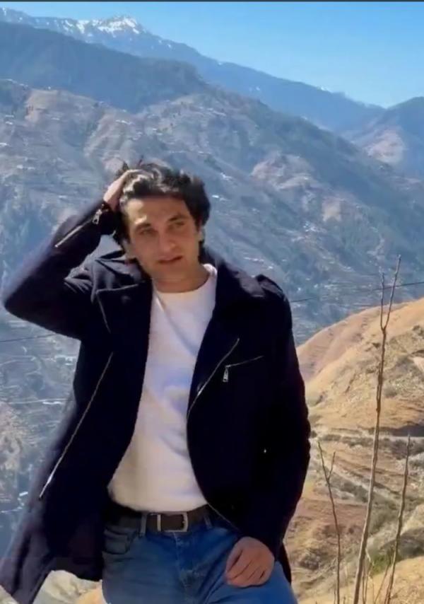 تصویر پروفایل پیروز